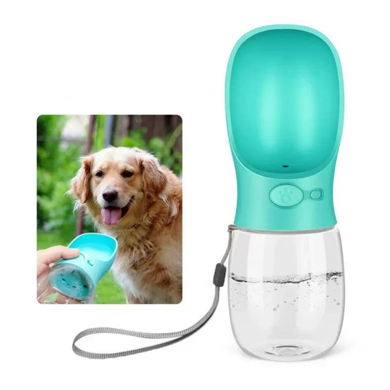 Botella dispensadora de agua portátil para perros en color azul, ideal para paseos, PesoCity.