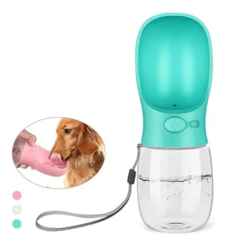 Botella portátil para agua de mascotas en verde, ideal para perros, disponible en PesoCity