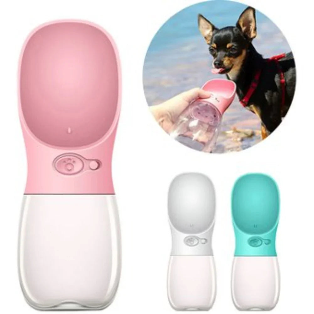 Botella dispensadora de agua portátil para mascotas, ideal para paseos, disponible en varios colores en PesoCity